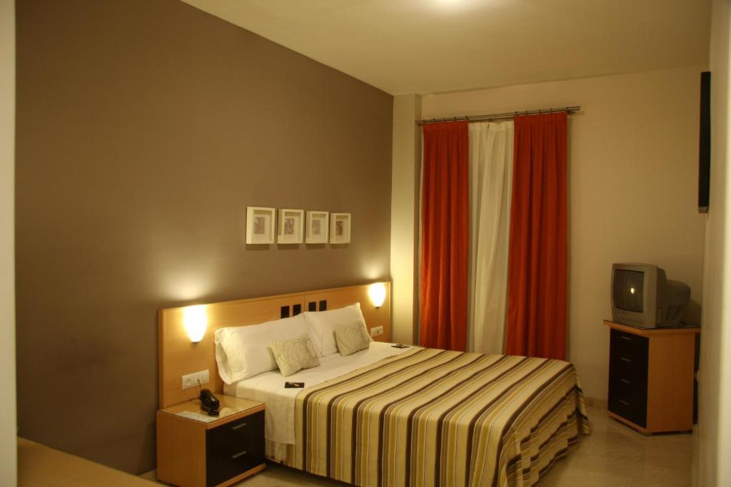 Sanlúcar la Mayor Hostal Albero By Eme Hoteles מראה חיצוני תמונה