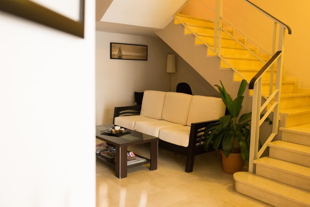 Sanlúcar la Mayor Hostal Albero By Eme Hoteles מראה חיצוני תמונה