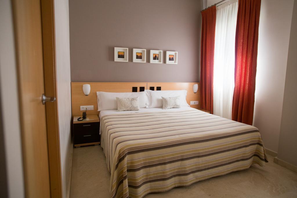 Sanlúcar la Mayor Hostal Albero By Eme Hoteles מראה חיצוני תמונה