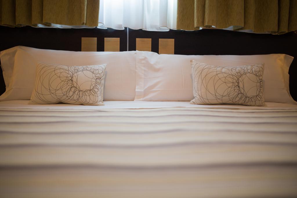Sanlúcar la Mayor Hostal Albero By Eme Hoteles מראה חיצוני תמונה