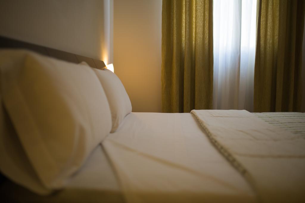 Sanlúcar la Mayor Hostal Albero By Eme Hoteles מראה חיצוני תמונה