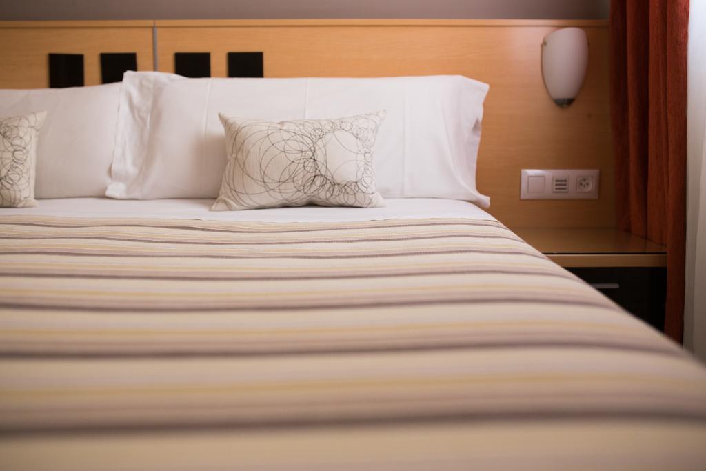 Sanlúcar la Mayor Hostal Albero By Eme Hoteles מראה חיצוני תמונה