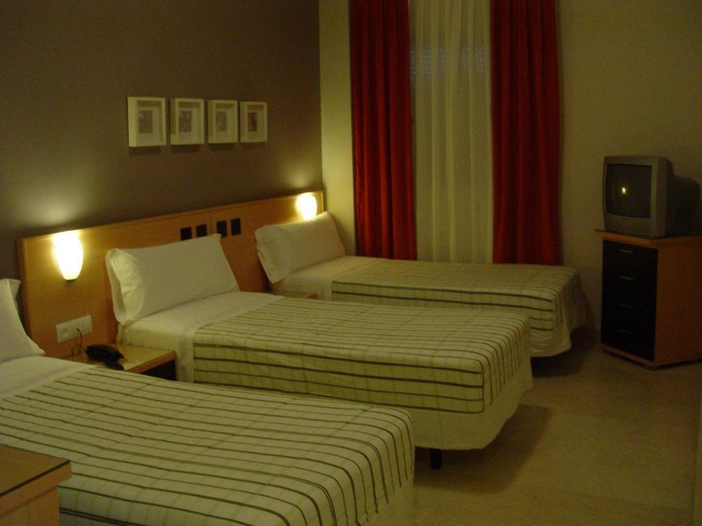 Sanlúcar la Mayor Hostal Albero By Eme Hoteles חדר תמונה