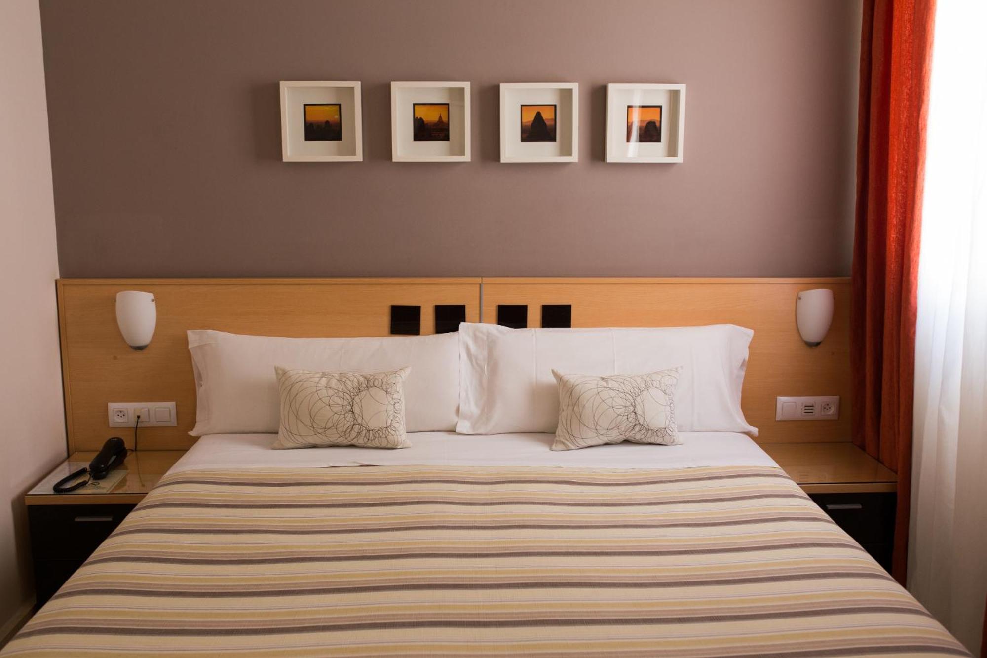 Sanlúcar la Mayor Hostal Albero By Eme Hoteles מראה חיצוני תמונה