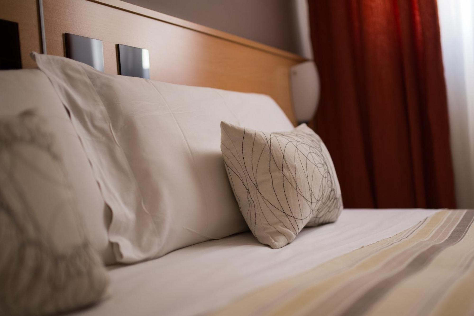 Sanlúcar la Mayor Hostal Albero By Eme Hoteles מראה חיצוני תמונה