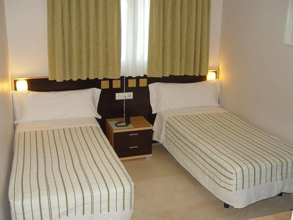 Sanlúcar la Mayor Hostal Albero By Eme Hoteles מראה חיצוני תמונה