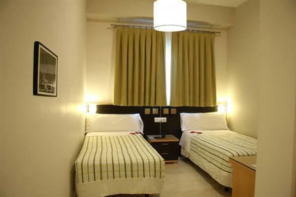 Sanlúcar la Mayor Hostal Albero By Eme Hoteles מראה חיצוני תמונה