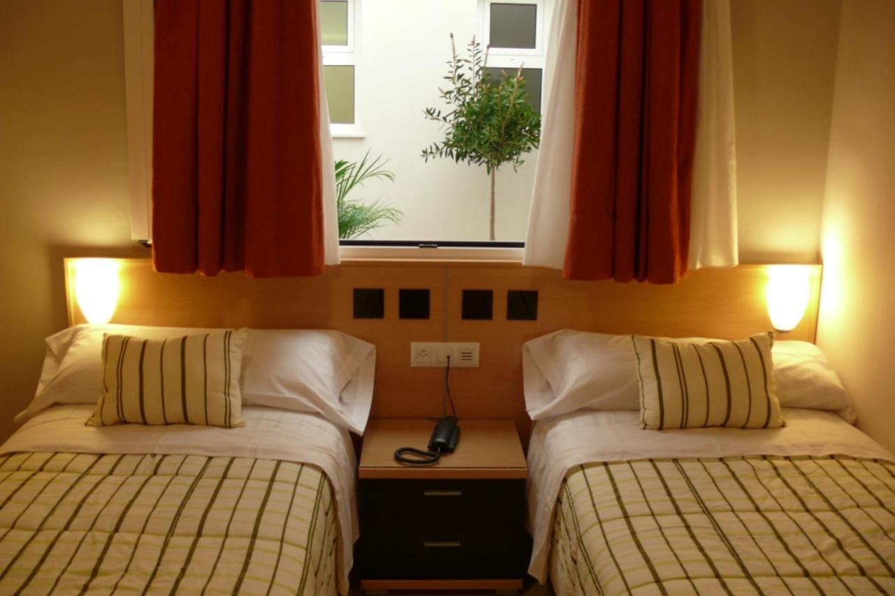 Sanlúcar la Mayor Hostal Albero By Eme Hoteles מראה חיצוני תמונה