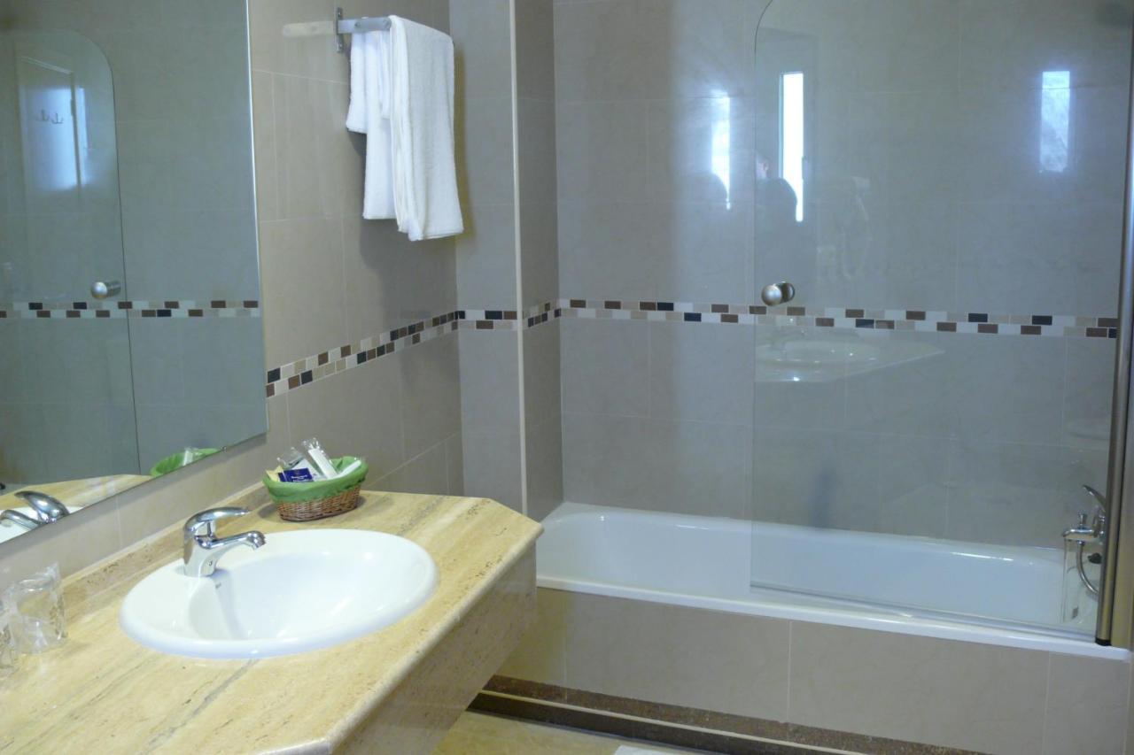 Sanlúcar la Mayor Hostal Albero By Eme Hoteles חדר תמונה